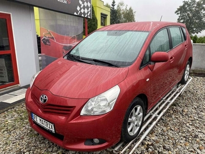 Toyota Verso Minivan 2.0 D-4D 126KM 2010