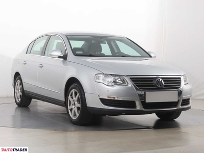 Volkswagen Passat 1.6 113 KM 2005r. (Piaseczno)