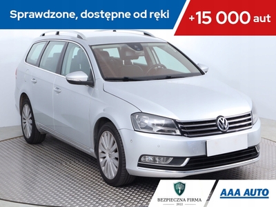 Volkswagen Passat B7 Variant 2.0 TDI CR DPF BlueMotion 140KM 2012