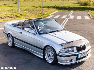 BMW Seria 3 323i