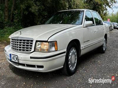 CADILLC DEVILLE GAZ , zarejestrowany , delikatnie uszkodzony