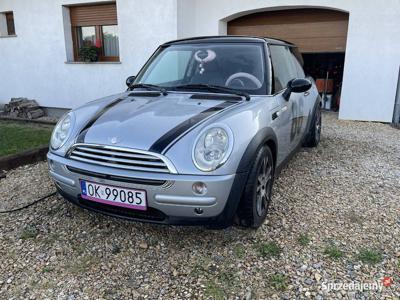 Mini Cooper R50 - LPG, różowo-czarne wnętrze