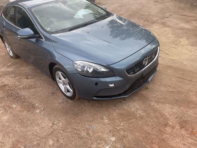 Volvo v40 d3 Momentum