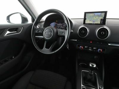 Audi A3 Czujniki parkowania, nawigacja, Grzane fotele, Bi ksenon