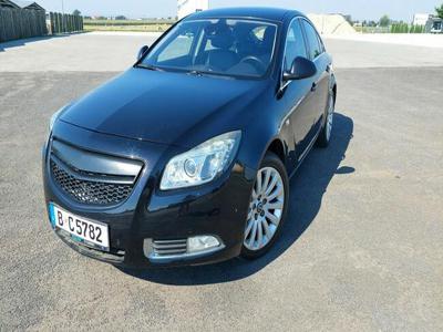 Opel Insignia 2.0 Turbo 220PS PDC 4x4 Klimatronic Navi Alusy 18 Xenon LED