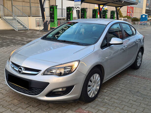 Opel Astra 2013 1.6 16V 93709km Sedan