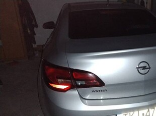 Opel Astra j sedan