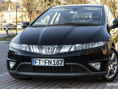 Honda Civic 1.8_Benzyna_140 KM_Panorama_Ksenon_Nowe sprzegł…