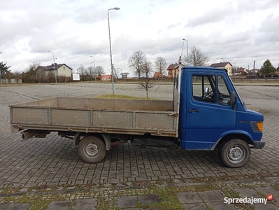 Mercedes 208D skrzyniowy kaczka dostawcze