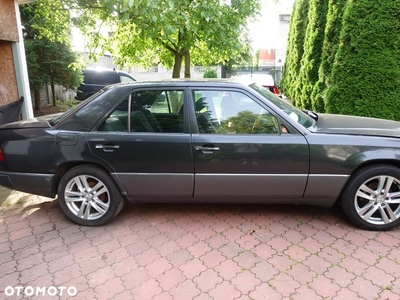 Mercedes-Benz W124 (1984-1993)