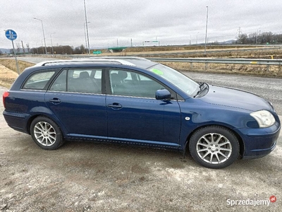 Toyota Avensis 2006 w dobrym stanie 1.8 LPG