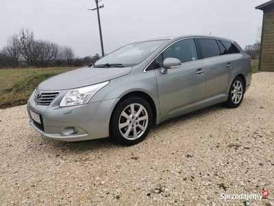 Toyota Avensis 2009 r benzyna +LPG