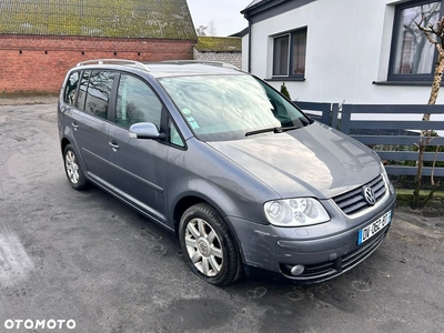 Volkswagen Touran 1.6 FSI Highline