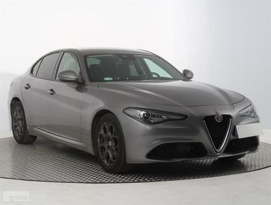 Alfa Romeo Giulia , Salon Polska, Serwis ASO, Automat, Xenon, Bi-Xenon,