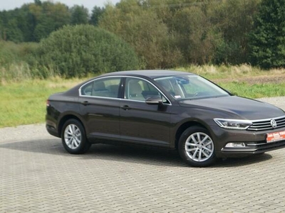 Volkswagen Passat Salon PL 2,0 D. 150 KM VAT 23 % NAVIGACJA , KSENON , GRZ. FOTELE