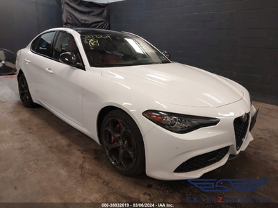 Alfa Romeo Giulia II Sedan Facelifting 2.0 Turbo 280KM 2021