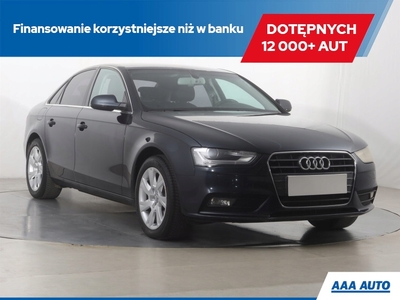 Audi A4 B8 Limousine Facelifting 2.0 TDI 143KM 2012