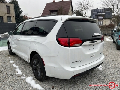 Chrysler Pacifica II 2020