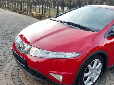 Honda Civic VIII Hatchback 3d 1.8 i-VTEC 140KM 2008