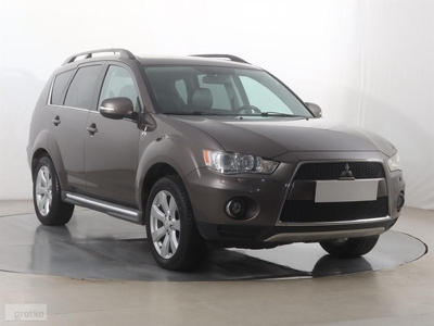 Mitsubishi Outlander II , Salon Polska, Serwis ASO, 174 KM, 7 miejsc, Klimatronic,