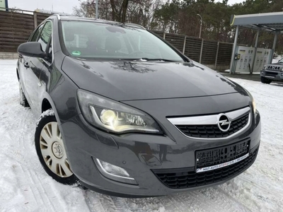 Opel Astra J Sports Tourer 1.4 Turbo ECOTEC 140KM 2011