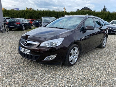 Opel Astra J Sports Tourer 1.4 Turbo ECOTEC 140KM 2011