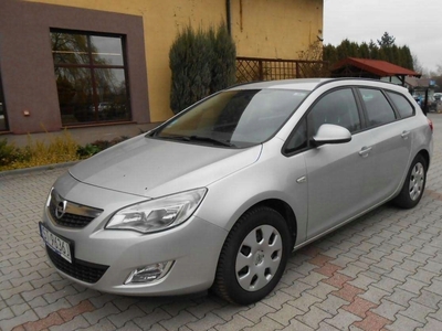 Opel Astra J Sports Tourer 1.7 CDTI ECOTEC 110KM 2011