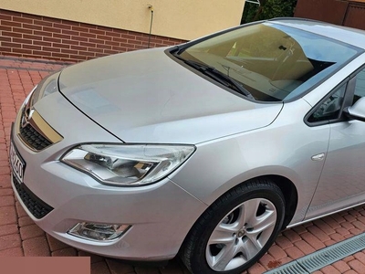 Opel Astra J Sports Tourer 1.7 CDTI ECOTEC 125KM 2011