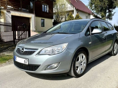 Opel Astra J Sports Tourer 2.0 CDTI ECOTEC 165KM 2011