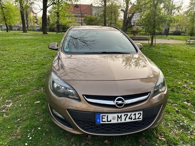 Opel Astra J Sports Tourer Facelifting 1.4 Turbo ECOTEC 140KM 2013