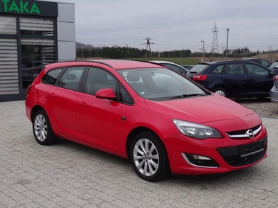 Opel Astra J Sports Tourer Facelifting 1.4 Turbo ECOTEC 140KM 2013