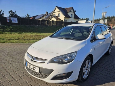 Opel Astra J Sports Tourer Facelifting 1.4 Turbo ECOTEC 140KM 2014