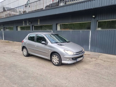 Peugeot 206 Hatchback 1.1 i 60KM 2005