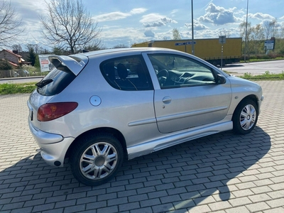 Peugeot 206 Hatchback 1.6 i 16V 109KM 2003