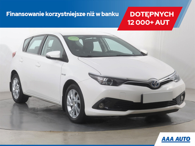 Toyota Auris II Hatchback 5d Facelifting 1.8 Hybrid 136KM 2015