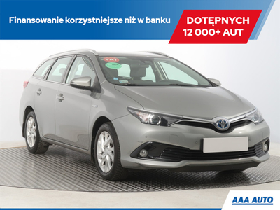 Toyota Auris II Touring Sports Facelifting 1.8 Hybrid 136KM 2017