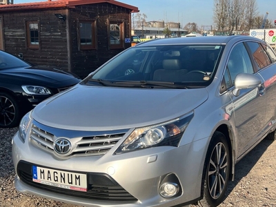 Toyota Avensis III Wagon Facelifting 2.0 D-4D 124KM 2014