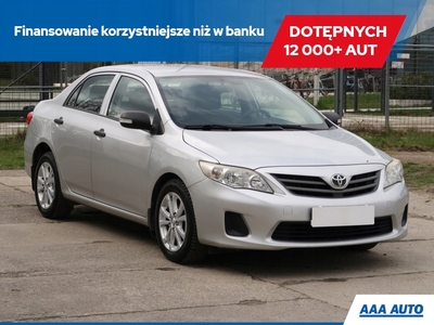 Toyota Corolla X Sedan Facelifting 1.4 D-4D 90KM 2012