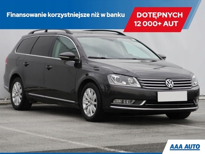 Volkswagen Passat B7 Variant 2.0 TDI CR DPF BlueMotion 140KM 2011