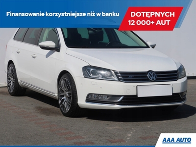 Volkswagen Passat B7 Variant 2.0 TDI CR DPF BlueMotion 140KM 2011