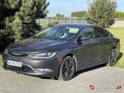 Chrysler 200