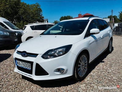 ford focus benzyna, salon , bezwypadkowy PT i OC do 2025