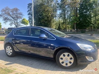 OPEL ASTRA J 1.4 TURBO BENZYNA 2011 rok SERWISOWANA