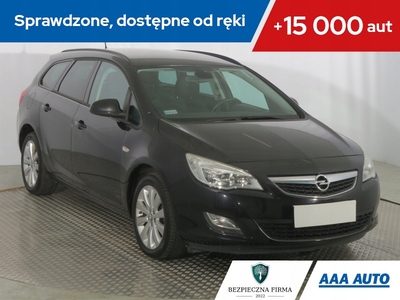 Opel Astra J Sports Tourer 1.4 Turbo ECOTEC 140KM 2011