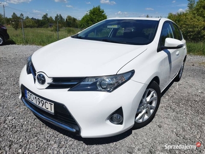 Toyota Auris 1.4 d4d pełna opcja stan bdb gwarancja przebiegu