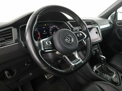 Volkswagen Tiguan R-Line/ DSG/ 4motion/ skóra/ panorama/ virtual/ navi PDC-kamera