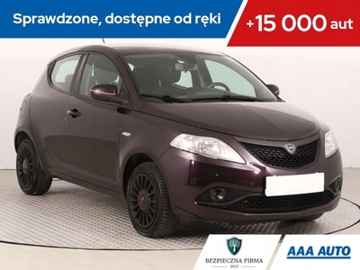 Lancia Ypsilon IV Hatchback 5d 1.2 8v 69KM 2013