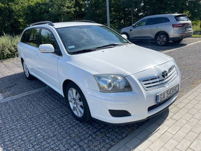 Sprzedam toyote avensis lift benzyna