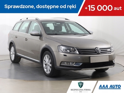 Volkswagen Passat B7 Variant 2.0 TDI CR DPF BlueMotion 140KM 2013