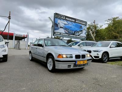 BMW Seria 3 E30 Sedan 318 i 115KM 1991